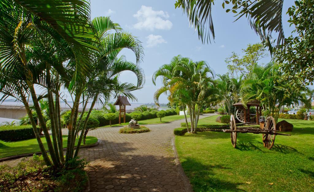 Champasak Grand Hotel Pakse Exterior photo