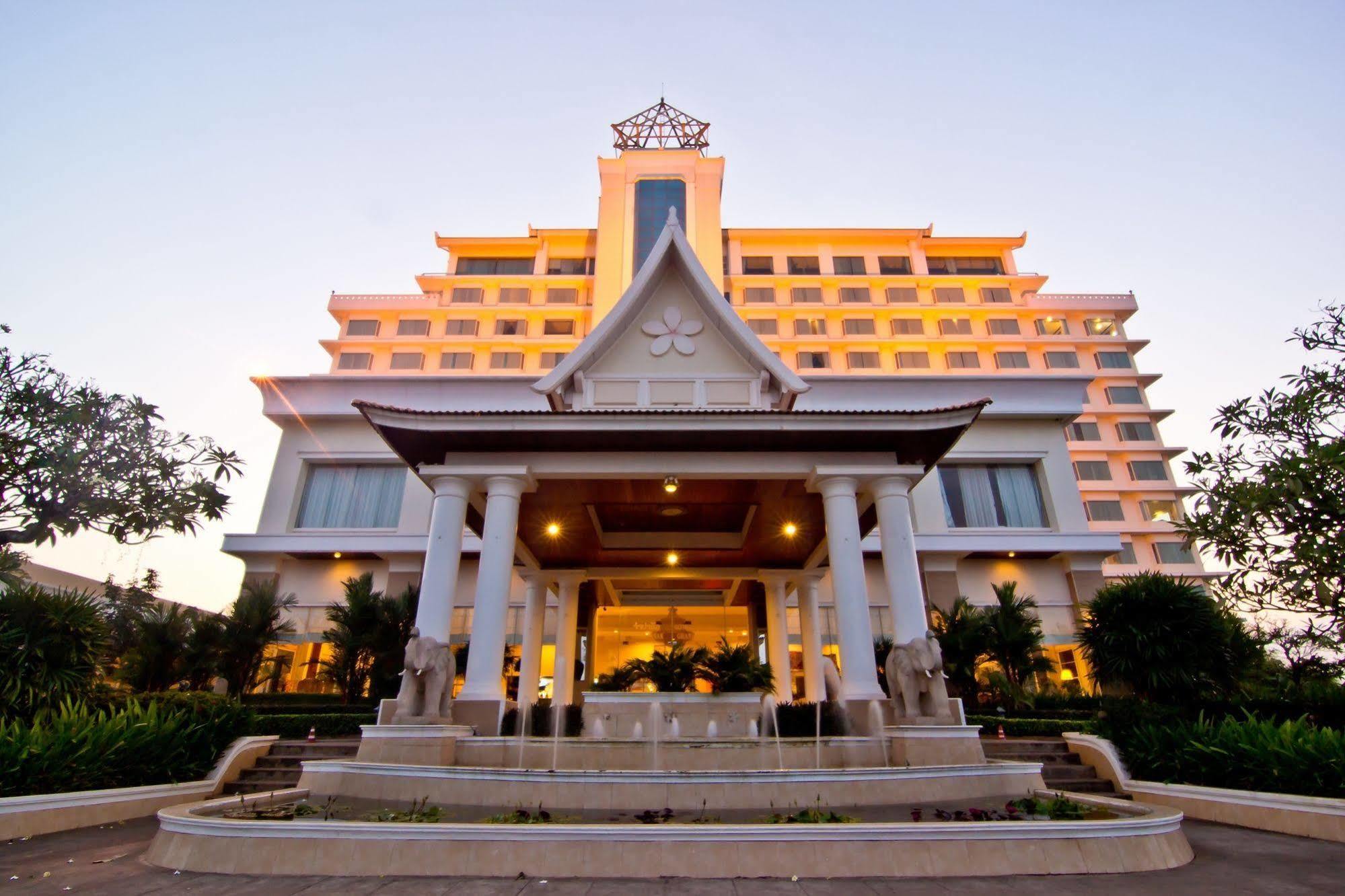 Champasak Grand Hotel Pakse Exterior photo